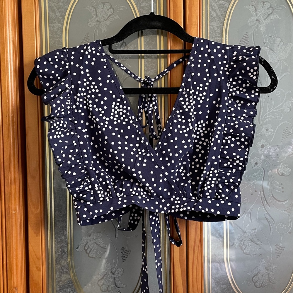 NWOT Navy polka dot strappy cropped top xs